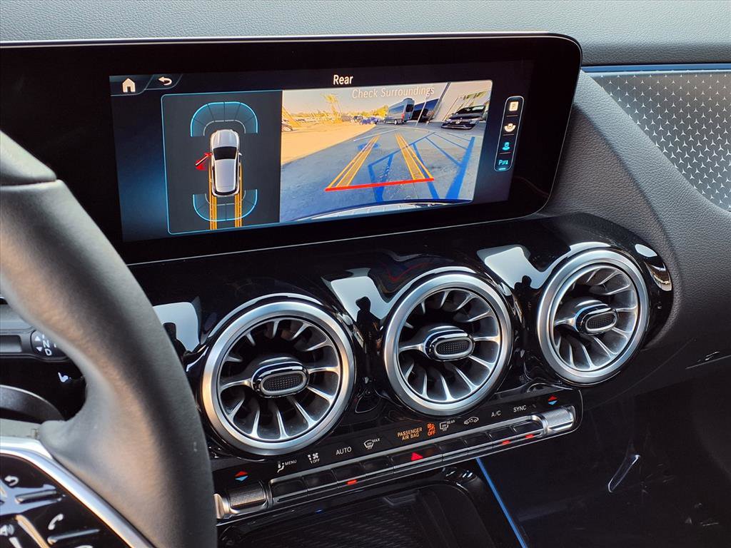 2025 Mercedes Benz GLA 250 4MATIC photo 3