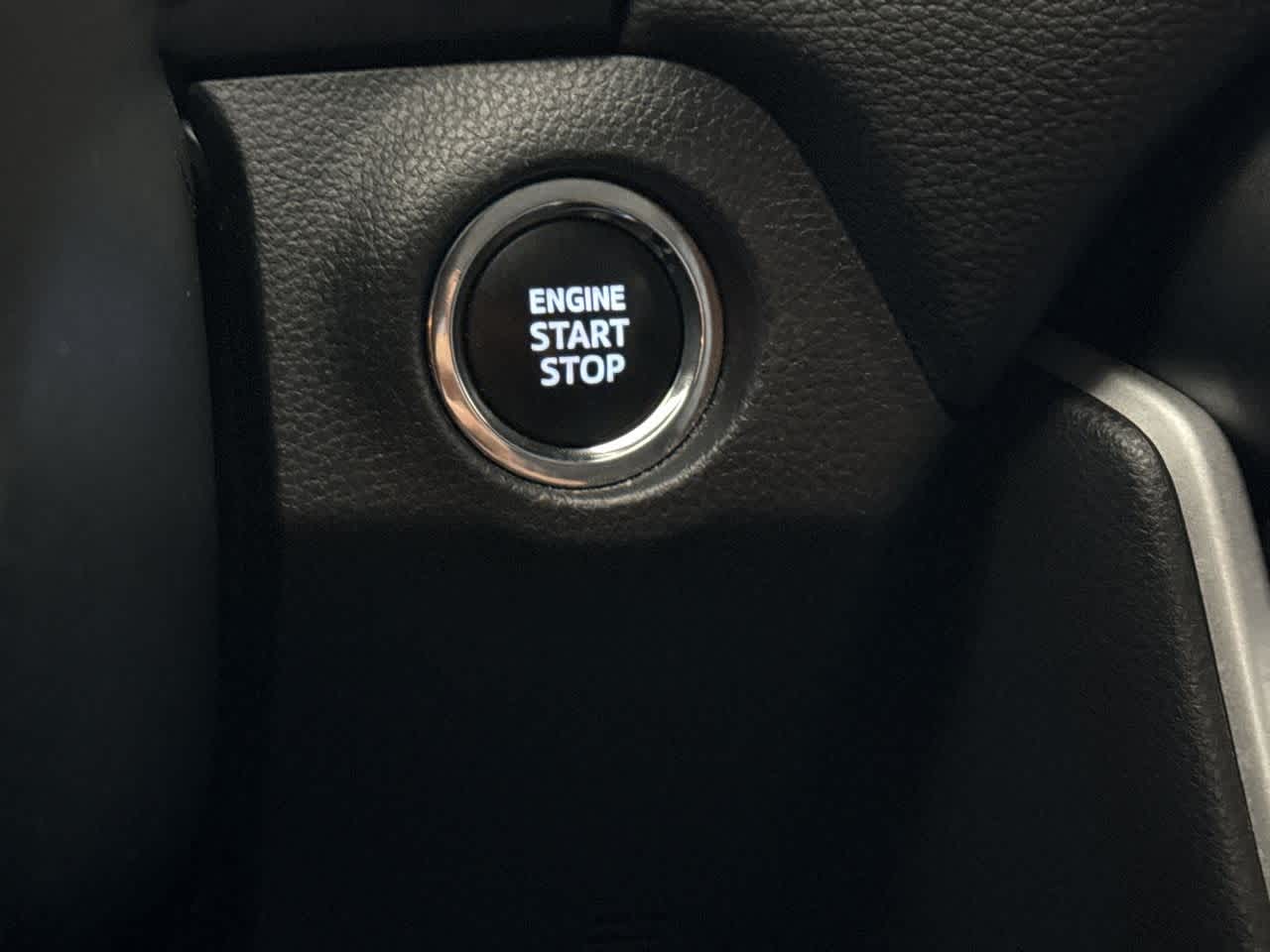 2023 Toyota RAV4 XLE photo 16
