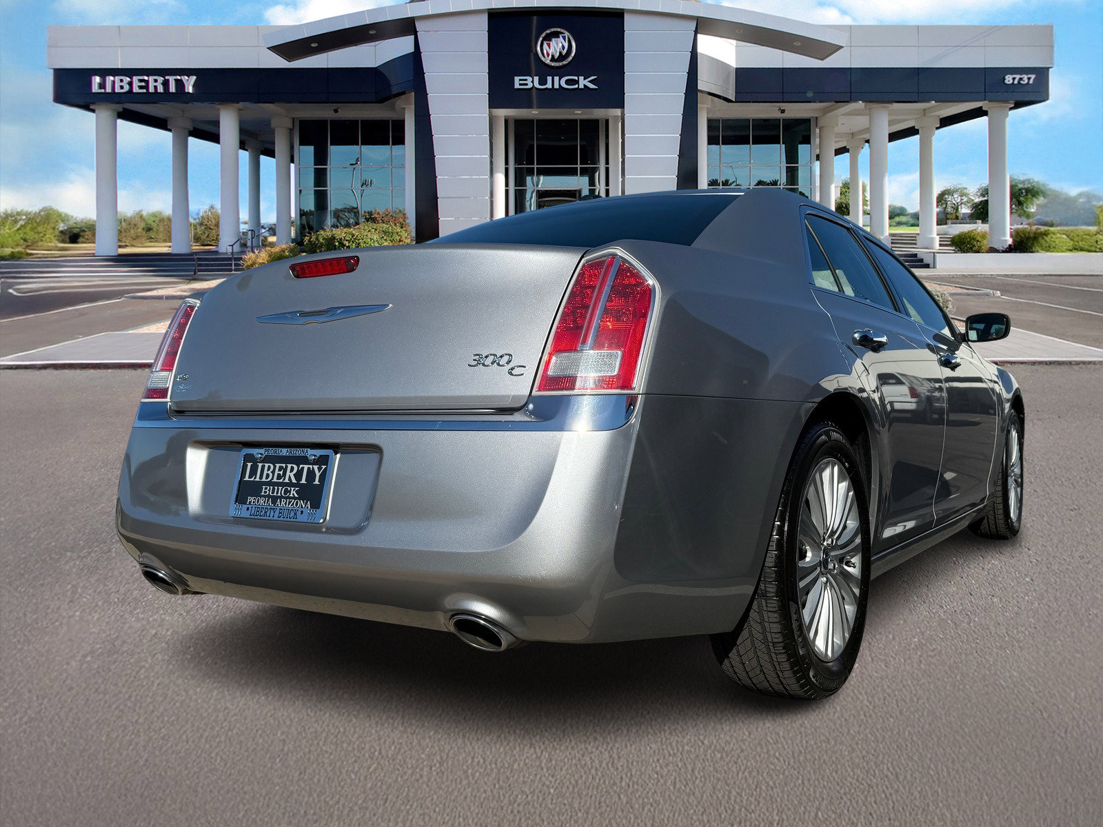 2013 Chrysler 300 photo 2