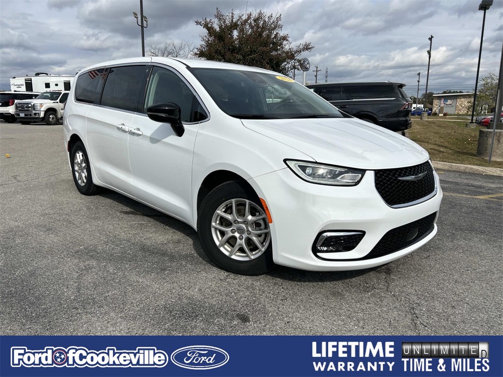 2024 Chrysler Pacifica Touring L's photo