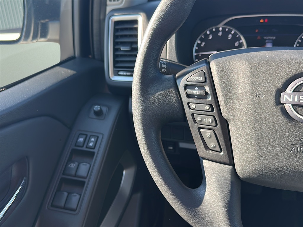 2023 Nissan Frontier Crew Cab SV photo 11