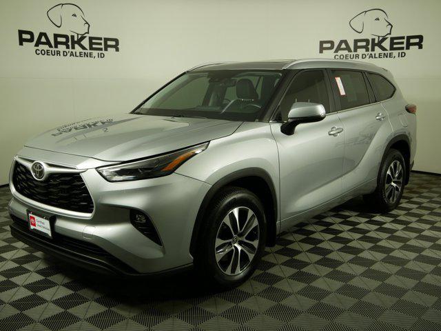 2024 Toyota Highlander XLE's photo