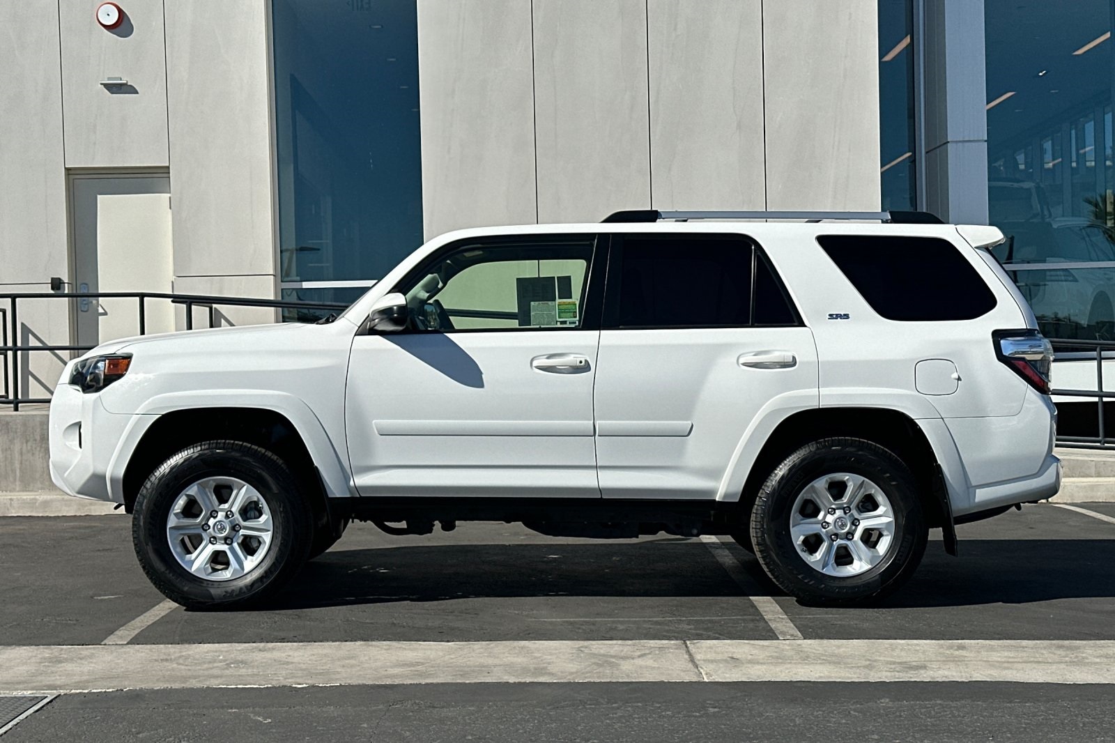 2020 Toyota 4Runner SR5 photo 2