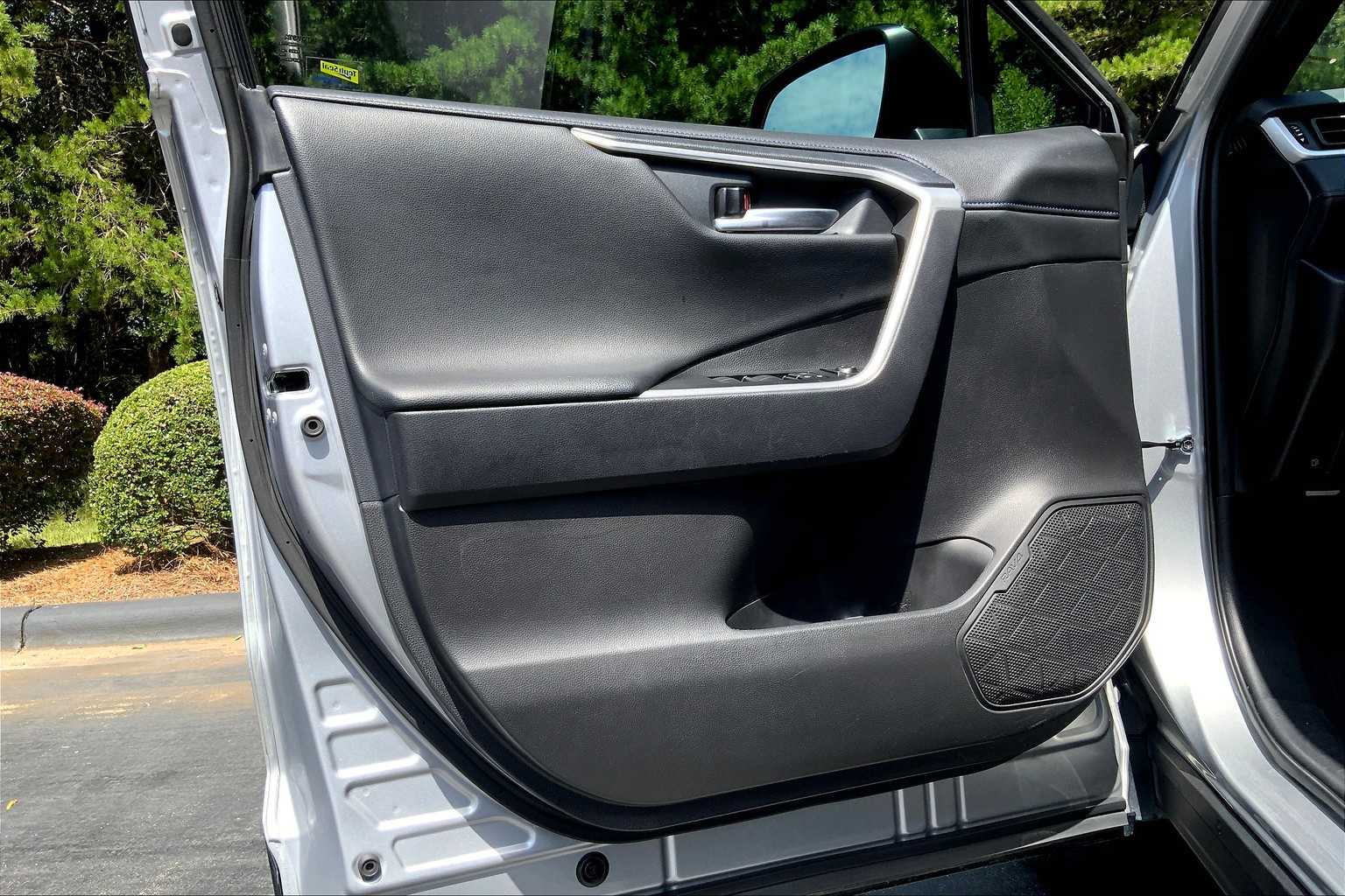 2021 Toyota RAV4 Hybrid XSE photo 16