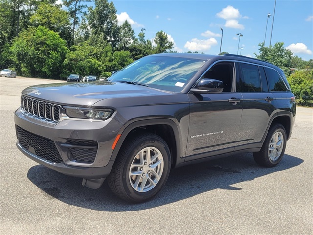 2025 Jeep Grand Cherokee Laredo X photo 3