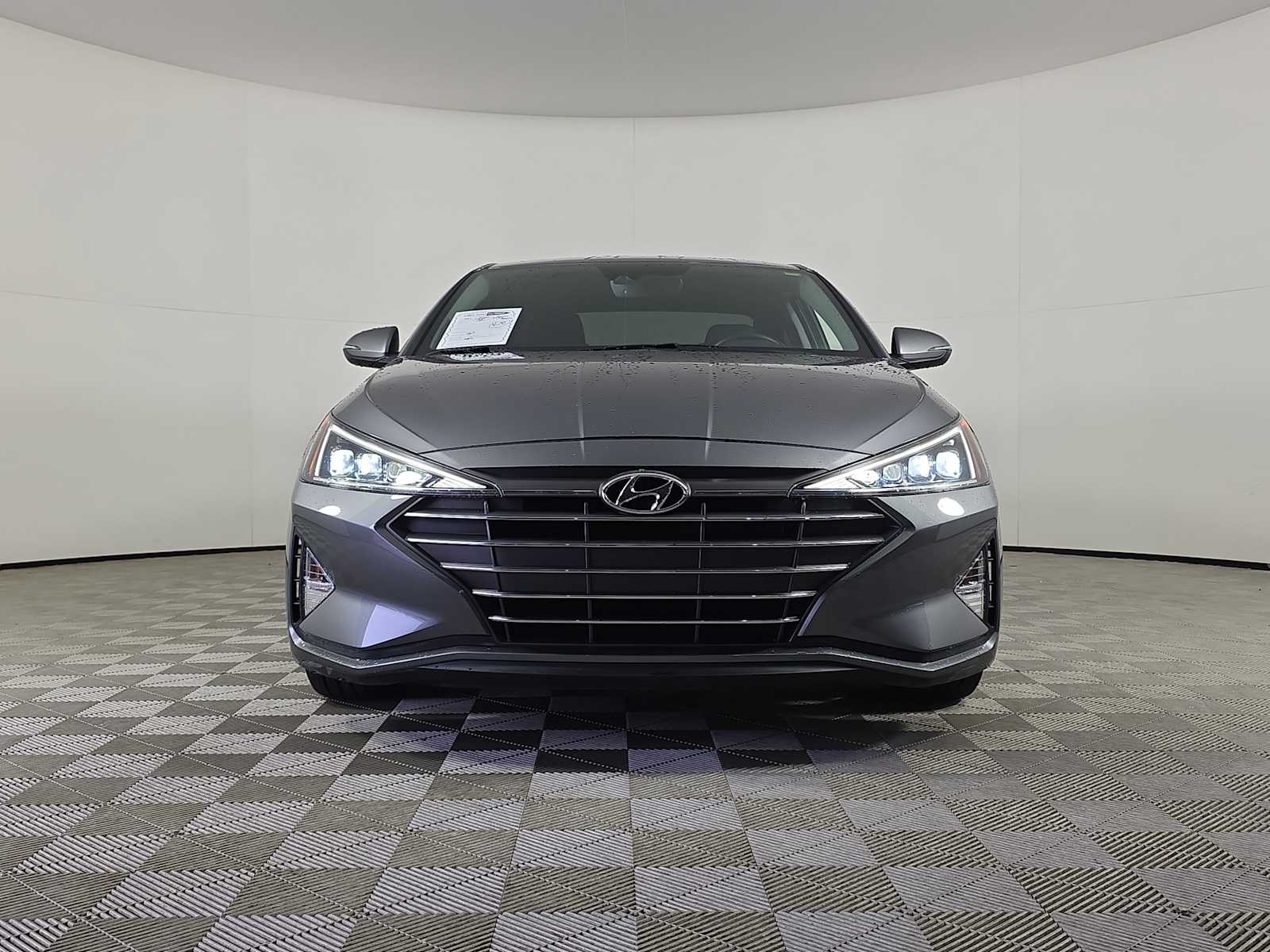 2020 Hyundai Elantra Limited photo 2