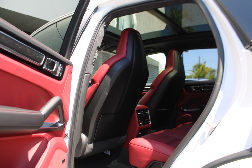 2023 Porsche Cayenne Turbo photo 28