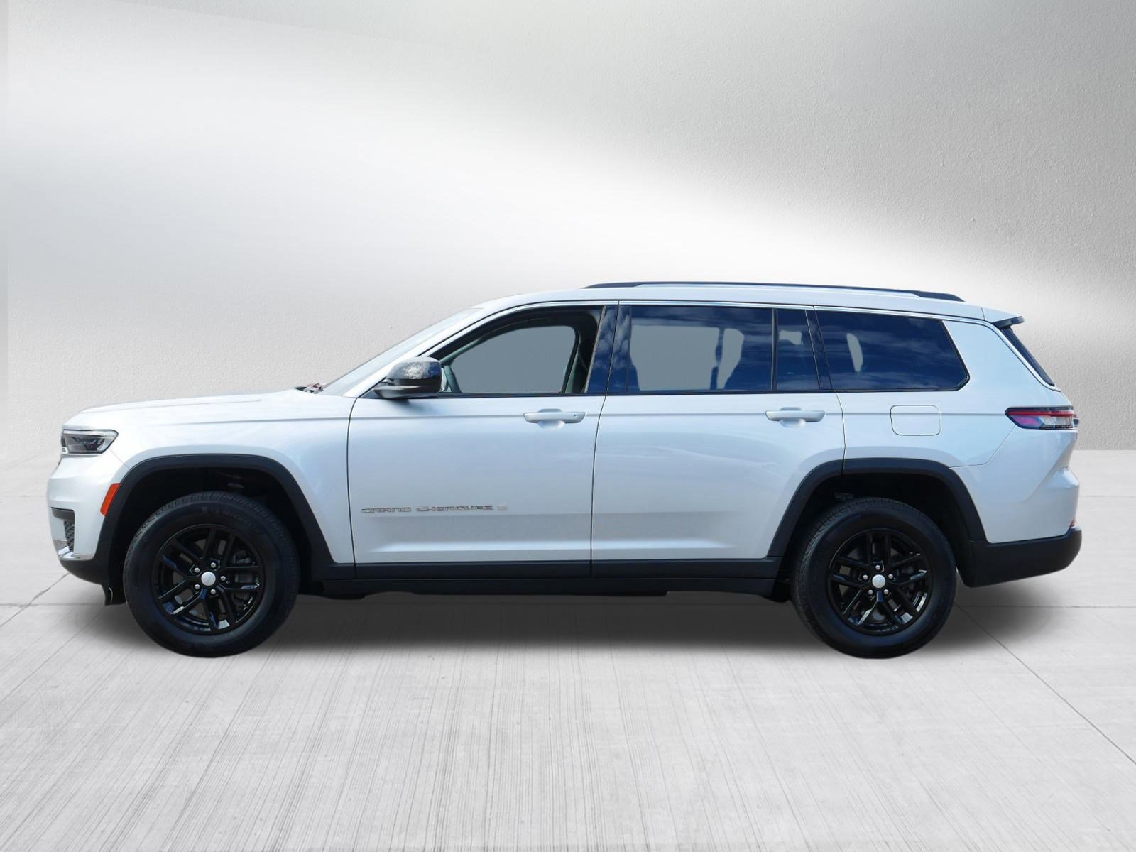 2023 Jeep Grand Cherokee Laredo photo 4
