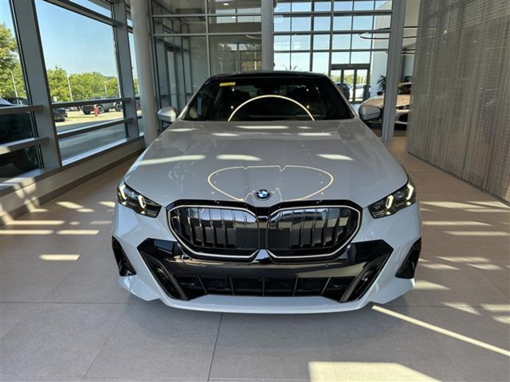 2026 Bmw 550e xDrive photo 2