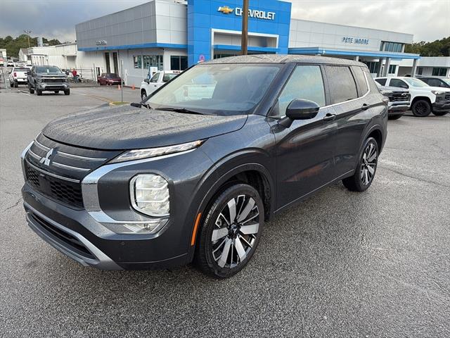 2025 Mitsubishi Outlander SE photo 3
