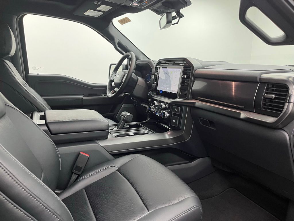 2025 Ford F-150 Lariat photo 25