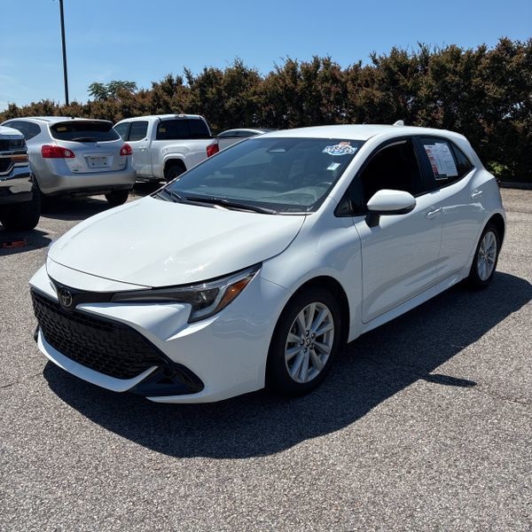 2024 Toyota Corolla SE photo 2