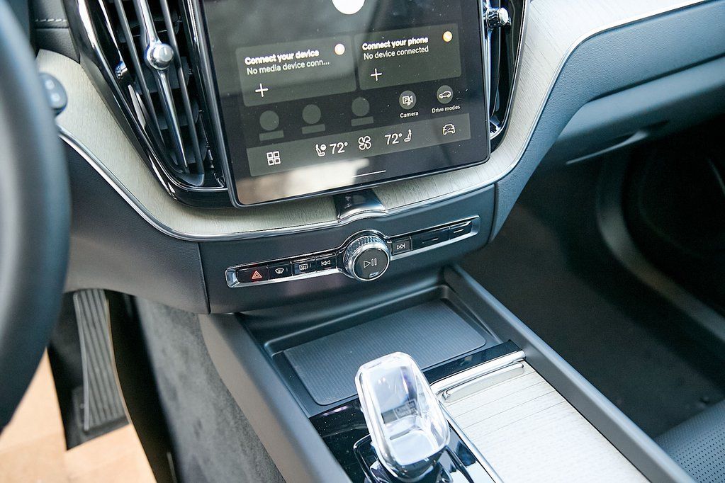 2026 VOLVO XC60 - Image 17