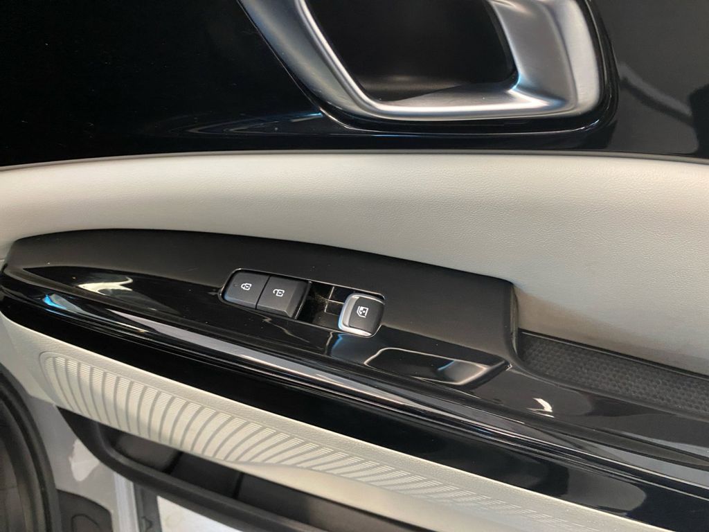 2022 Kia Carnival SX photo 13