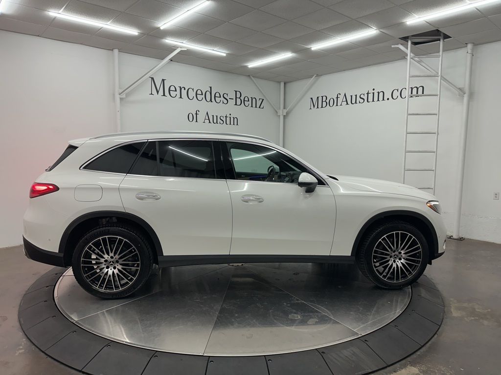 2026 Mercedes Benz GLC 300 photo 7