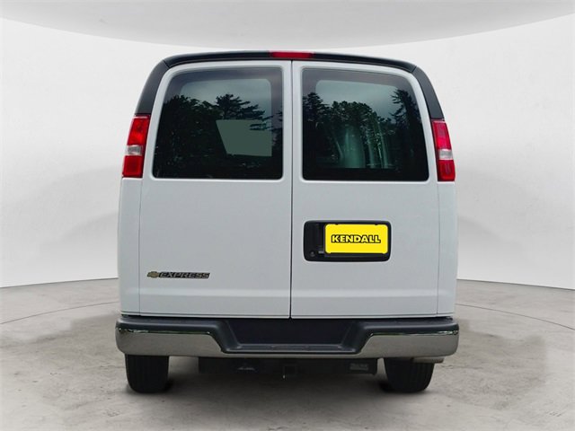 2025 Chevrolet Express Cargo 2500 photo 4