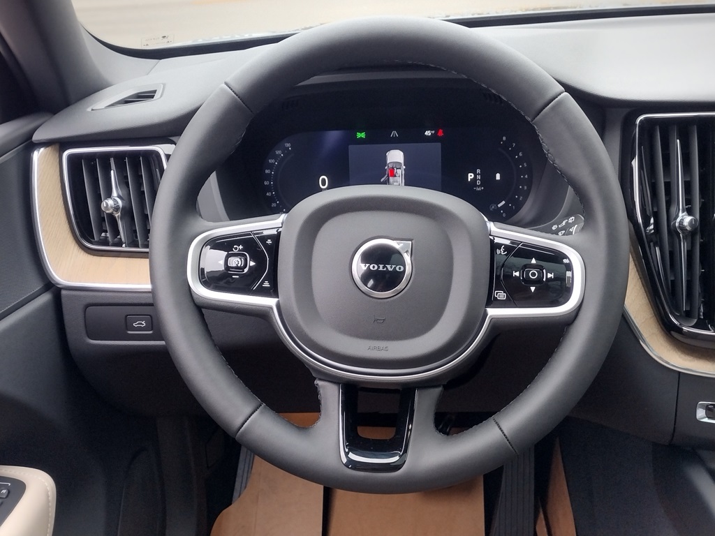 2026 VOLVO XC60 - Image 23