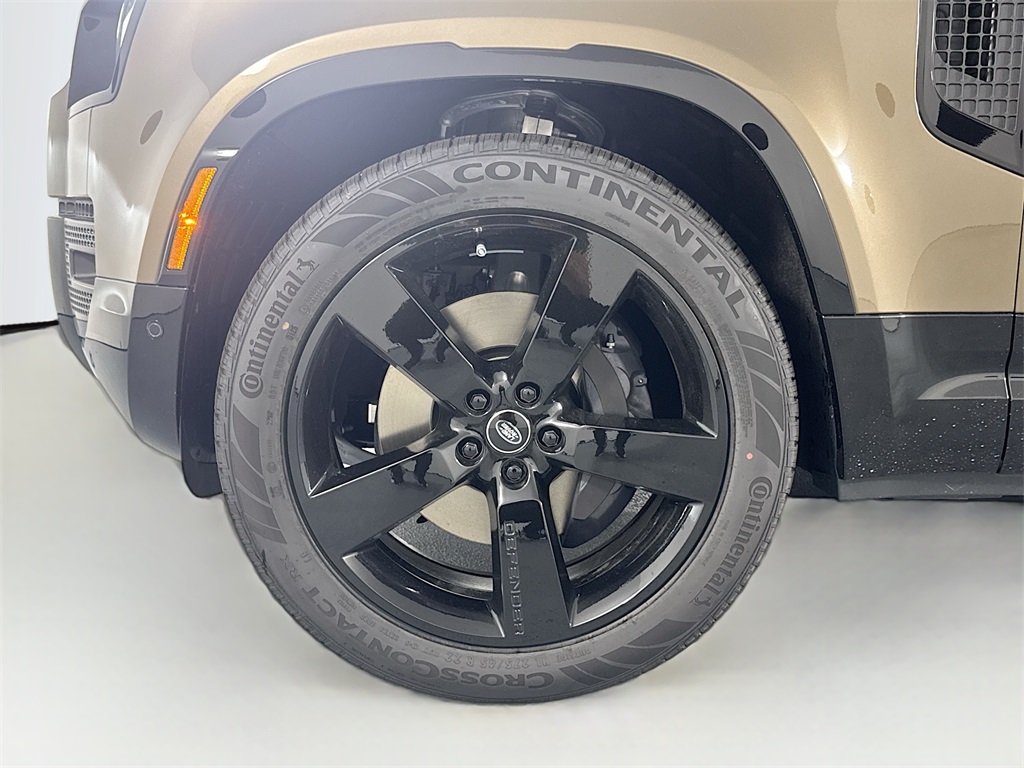 2025 Land Rover Defender 110 X-Dynamic SE photo 25