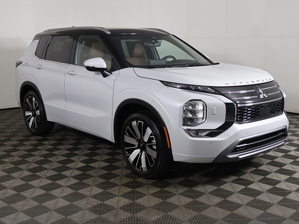 2025 Mitsubishi Outlander SEL photo 2