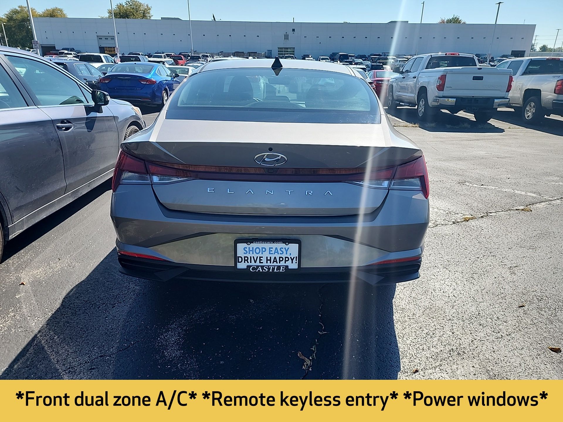2023 Hyundai Elantra SEL photo 4