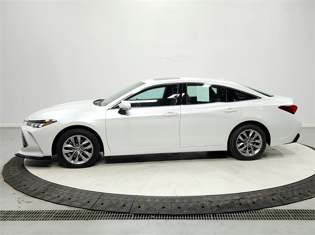 2022 Toyota Avalon XLE photo 2