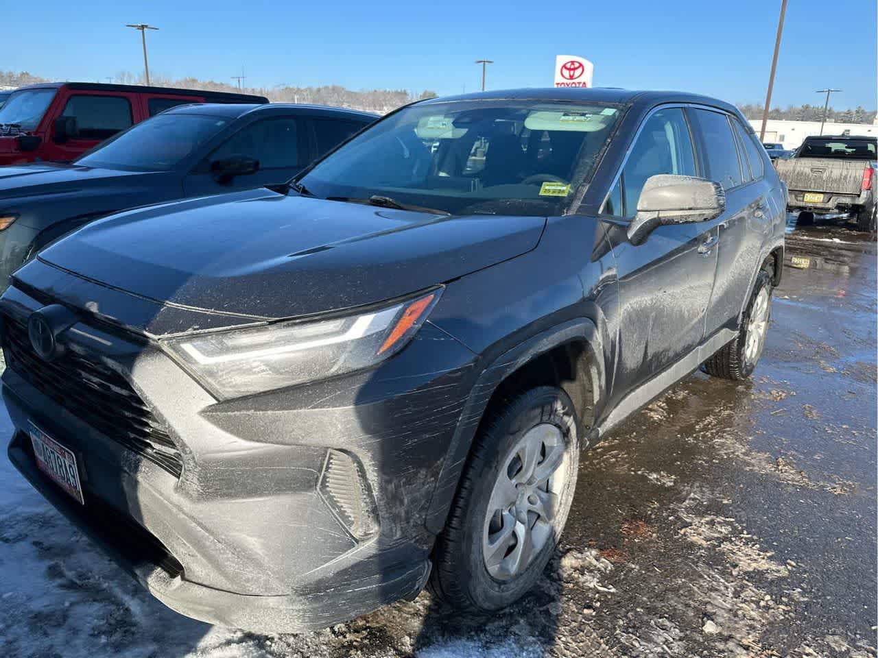 2023 Toyota RAV4 LE's photo