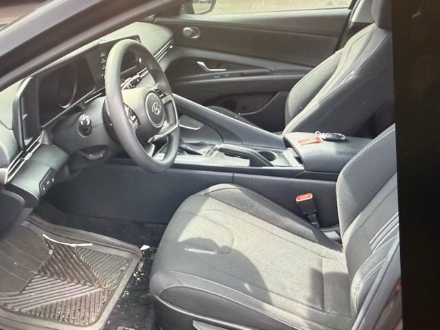 2023 Hyundai Elantra SEL photo 4