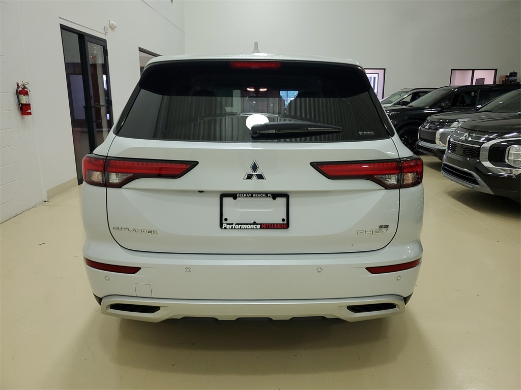 2025 Mitsubishi Outlander PHEV SE photo 3