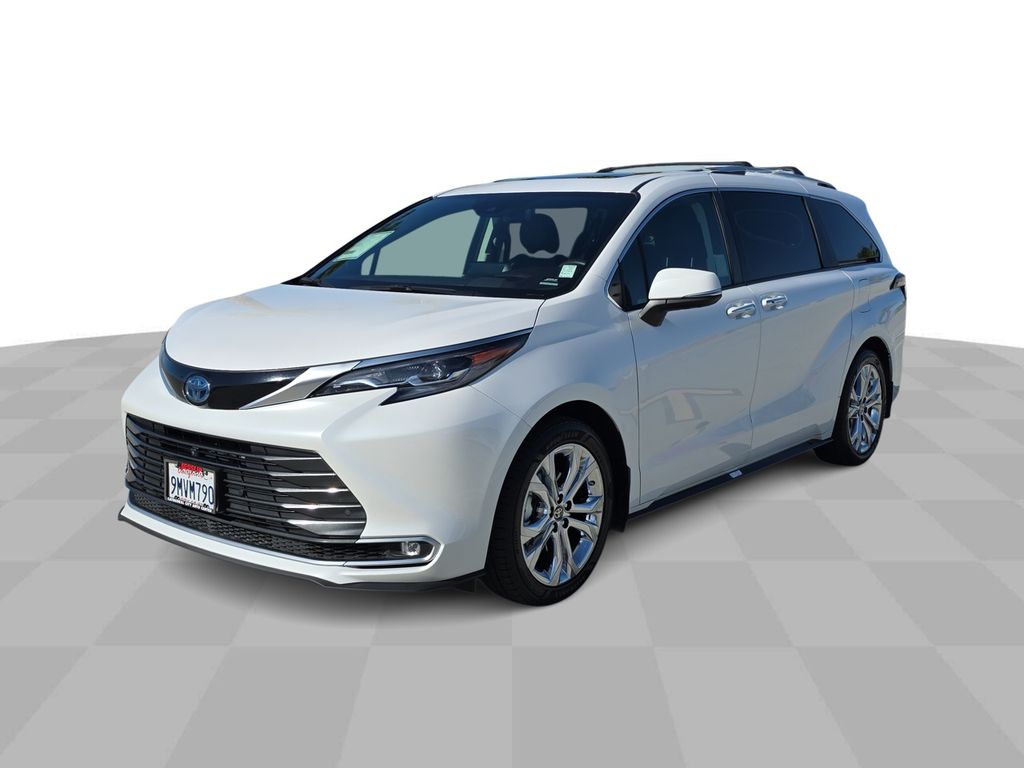 2024 Toyota Sienna Platinum's photo