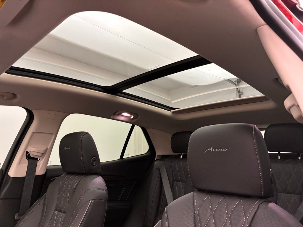 2023 Buick Envision Avenir photo 3