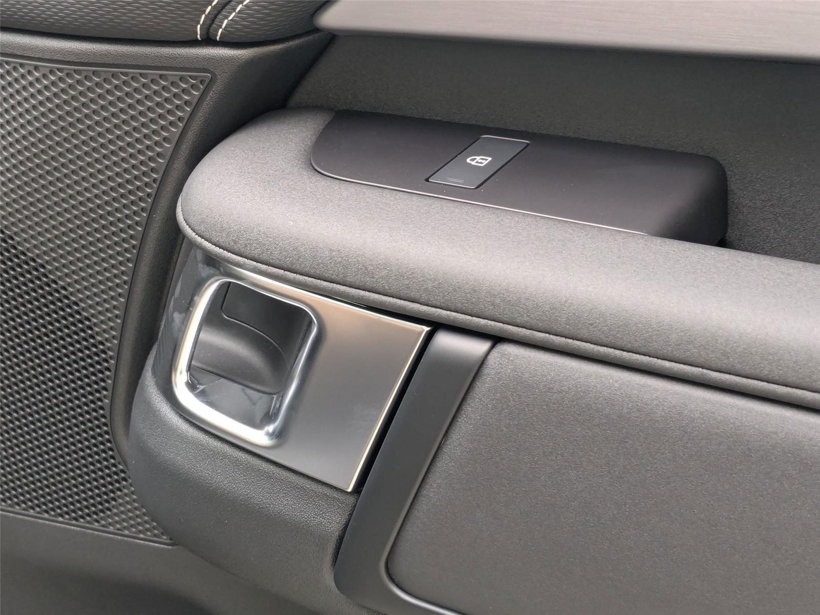 2025 Land Rover Discovery SE photo 31