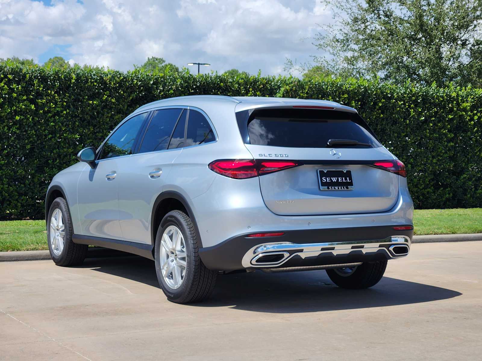 2026 Mercedes Benz GLC 300 photo 3