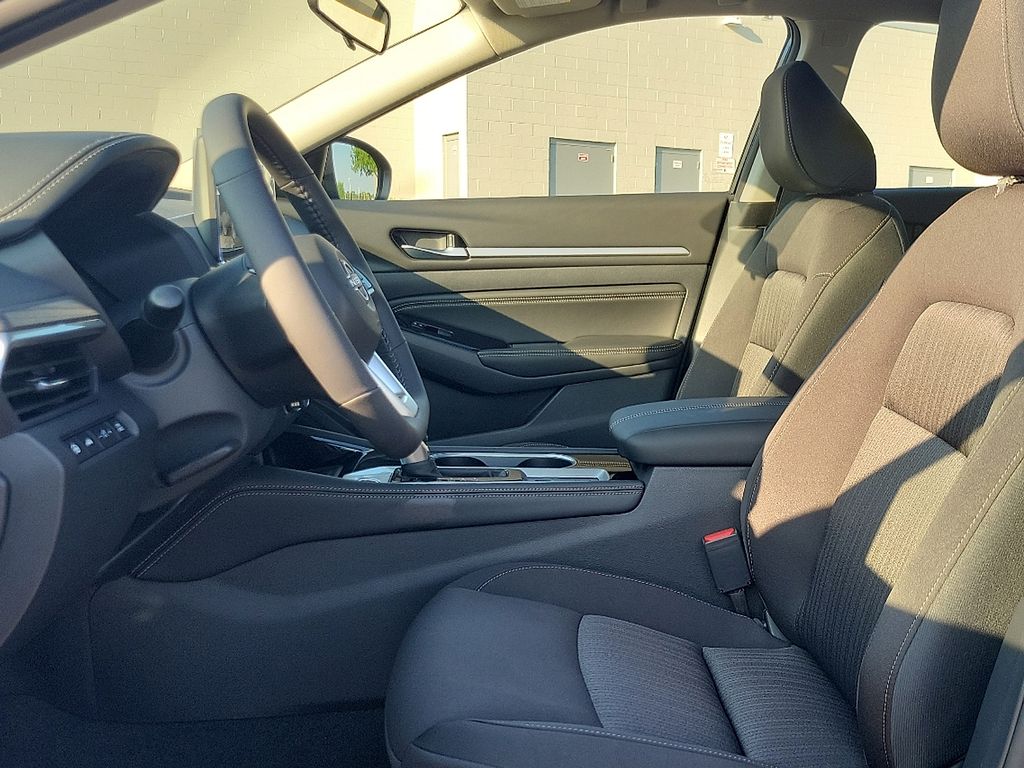 2025 Nissan Altima 2.5 SV photo 6