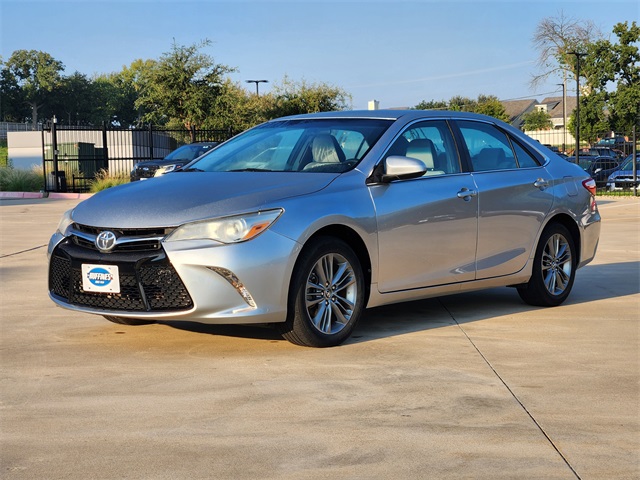 2015 Toyota Camry SE photo 3