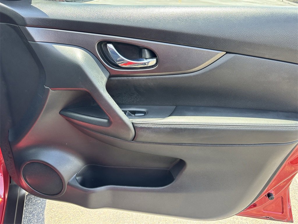 2016 Nissan Rogue SV photo 20