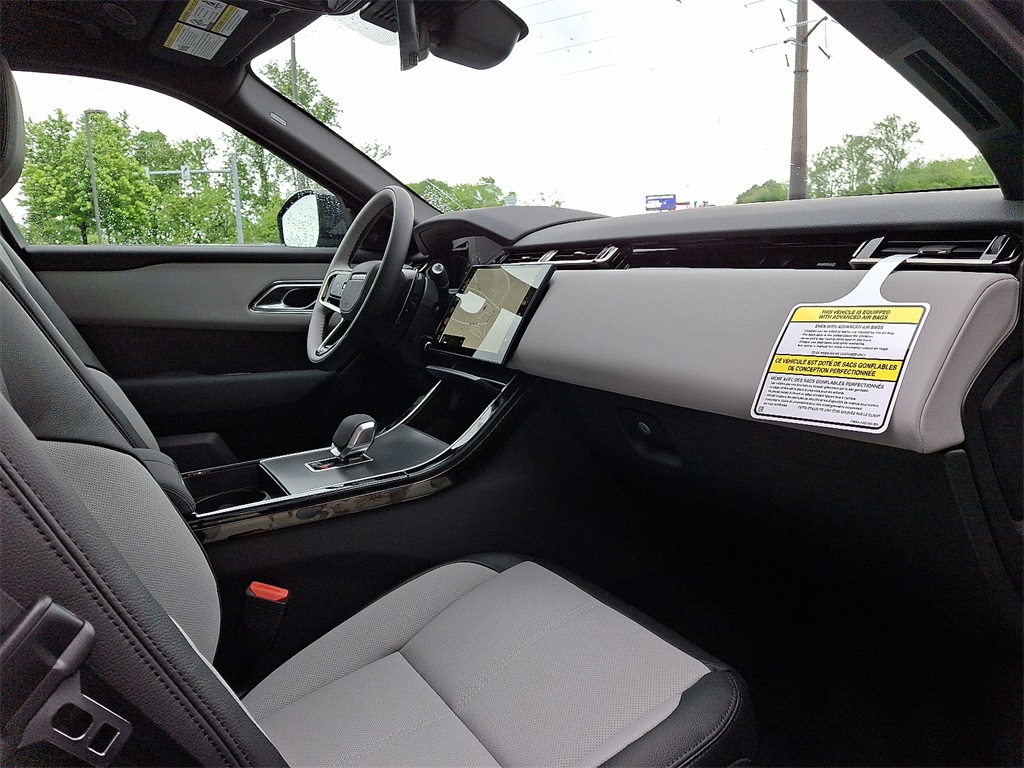 2026 Land Rover Range Rover Velar S photo 4
