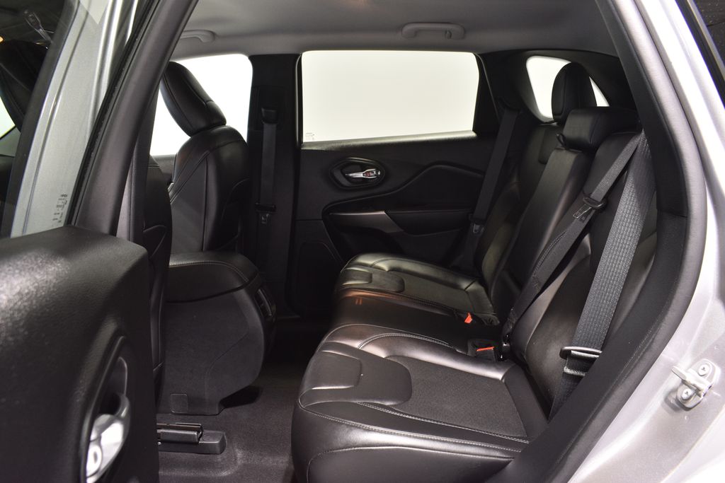 2020 Jeep Cherokee Latitude photo 24