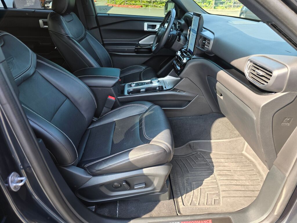 2023 Ford Explorer ST photo 9