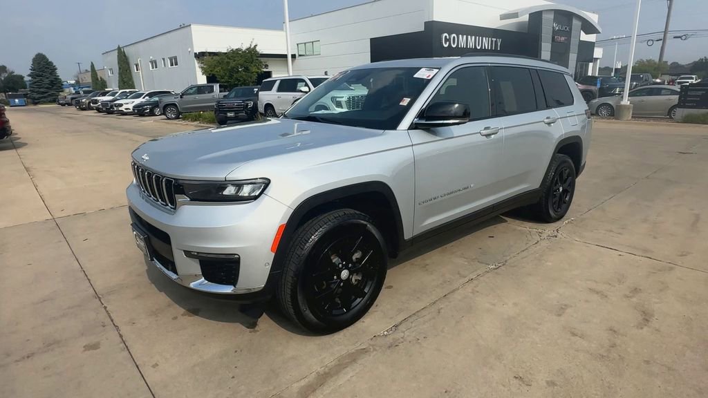 2024 Jeep Grand Cherokee Limited photo 3