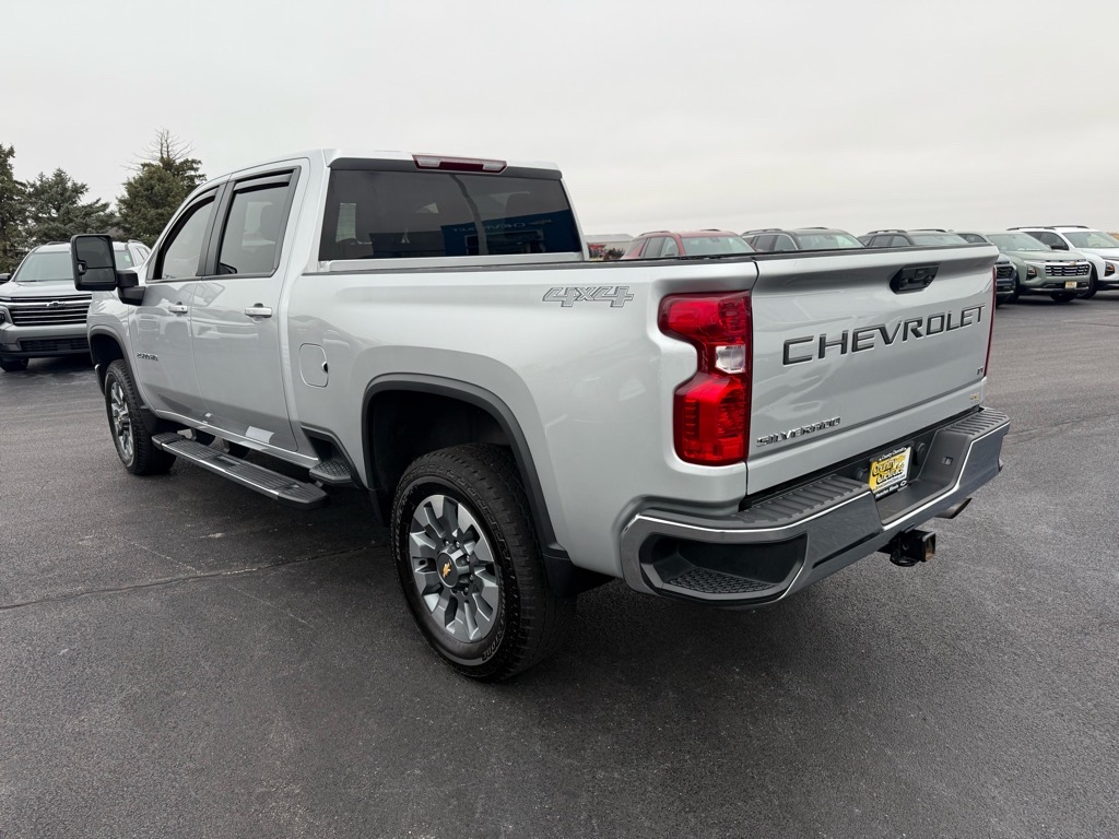 2023 Chevrolet Silverado 2500HD LT photo 3