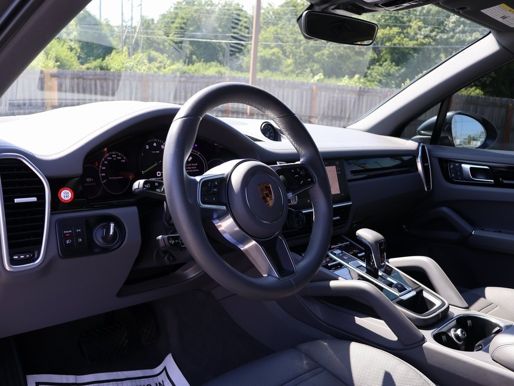 2023 Porsche Cayenne E-Hybrid photo 4