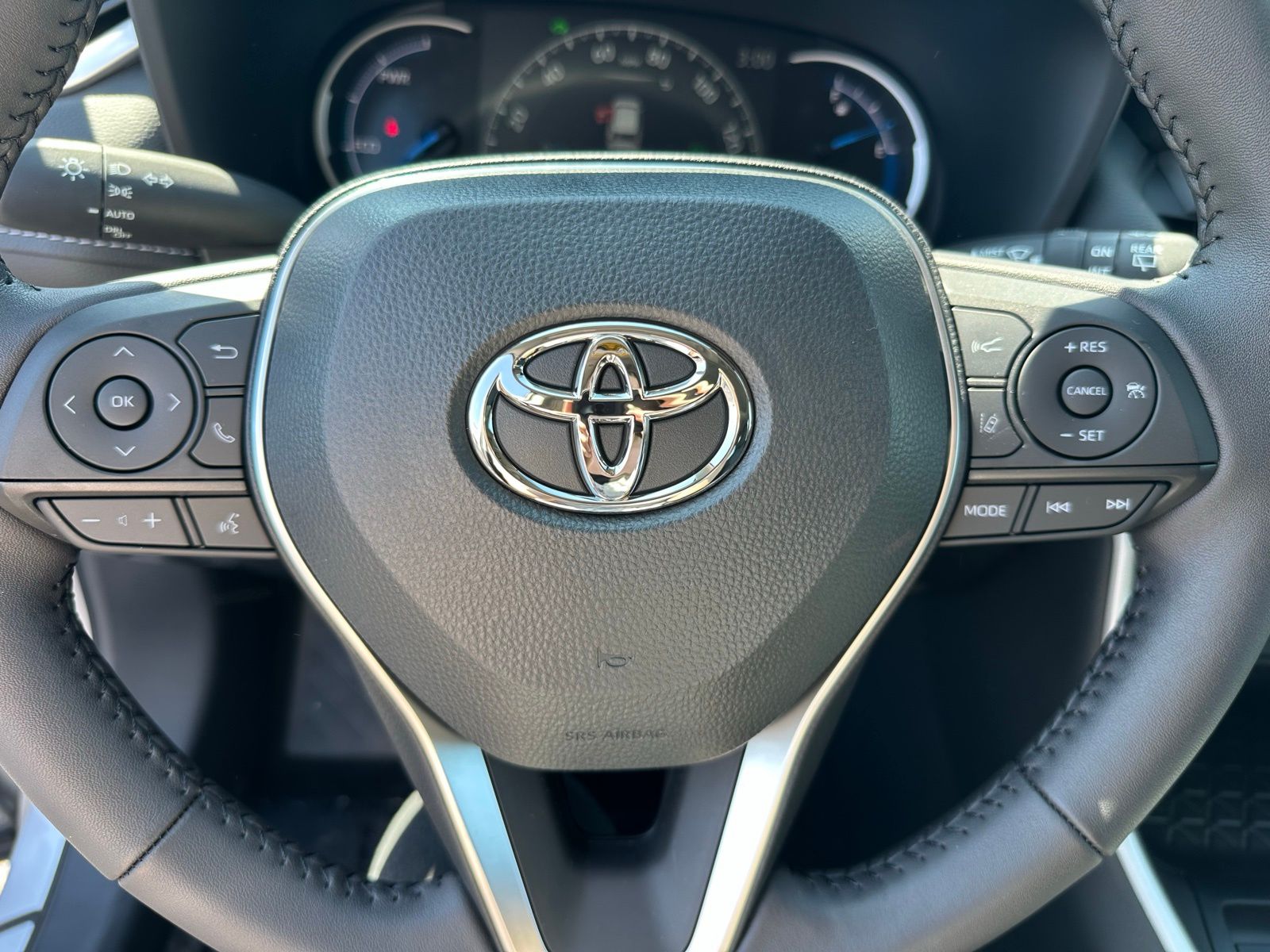 2025 Toyota RAV4 Hybrid XLE photo 12