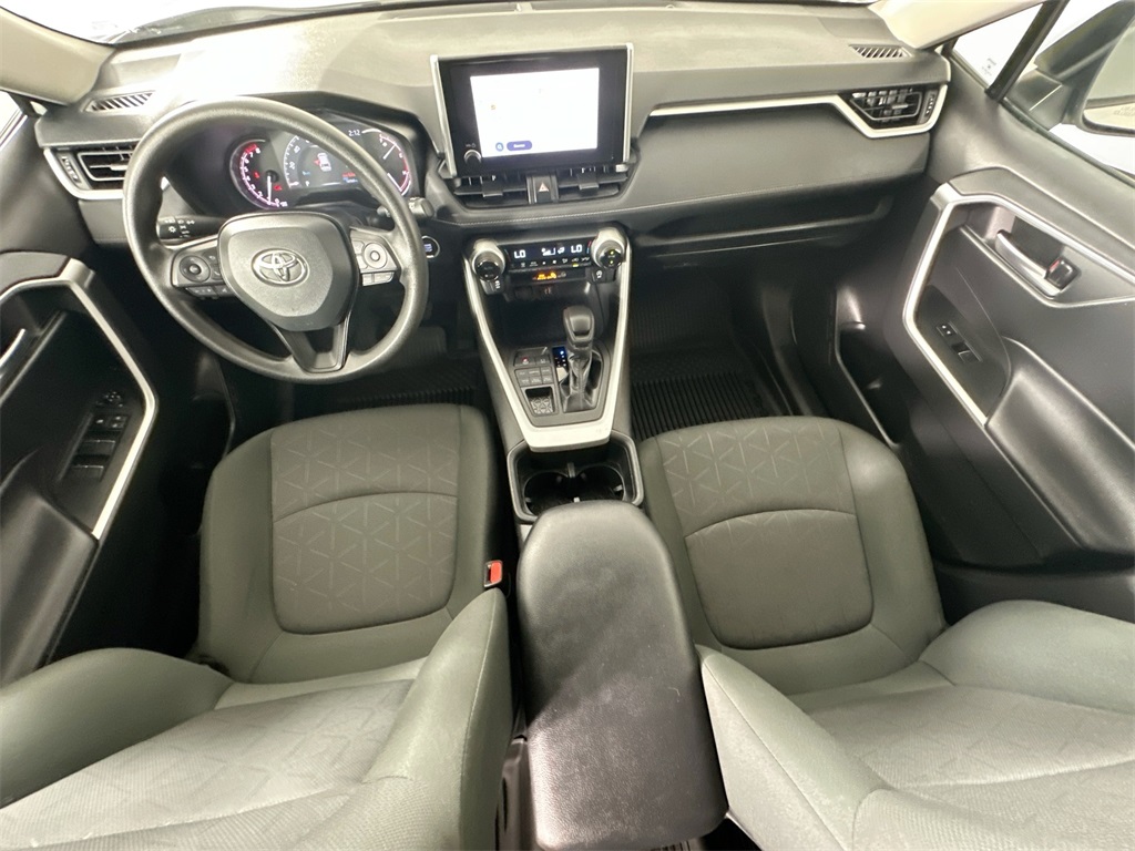 2024 Toyota RAV4 XLE photo 23