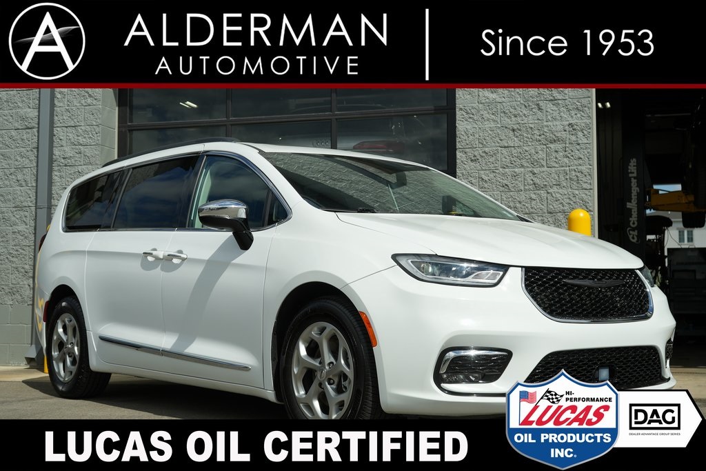 2023 Chrysler Pacifica Limited's photo