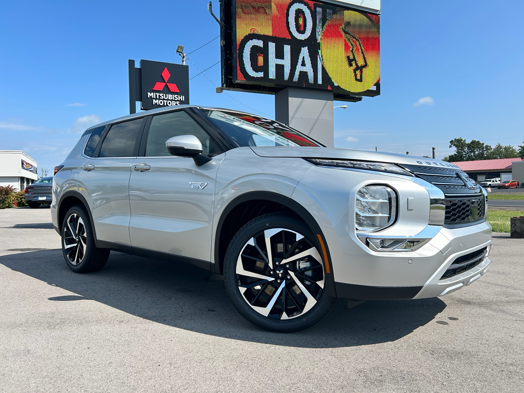 2025 Mitsubishi Outlander Plug-in Hybrid SE's photo