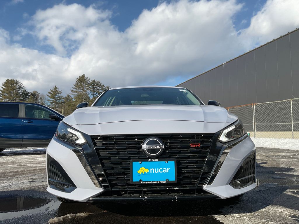 2025 Nissan Altima 2.5 SR photo 2