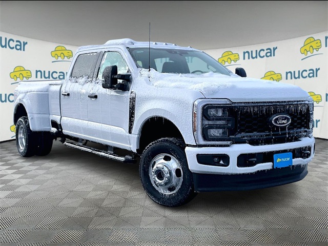 2026 Ford F-350 Super Duty XL's photo