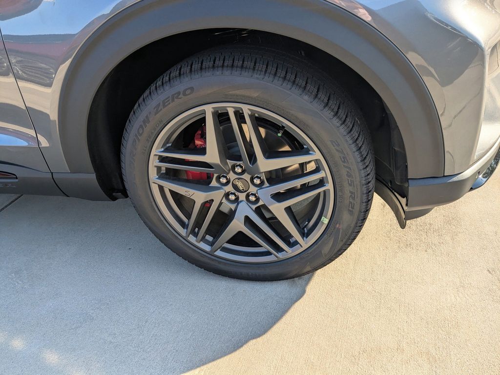 2025 Ford Explorer ST photo 11
