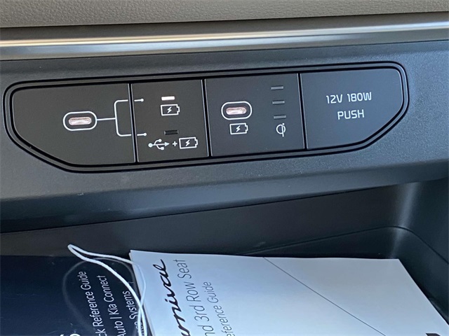2025 Kia Carnival EX photo 17