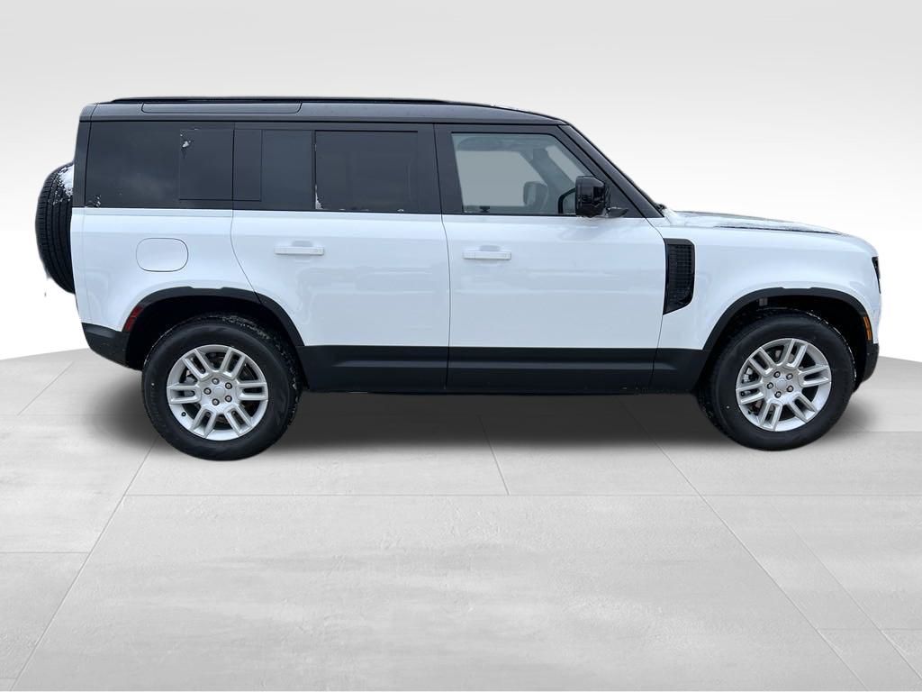 2025 Land Rover Defender 110 S photo 4